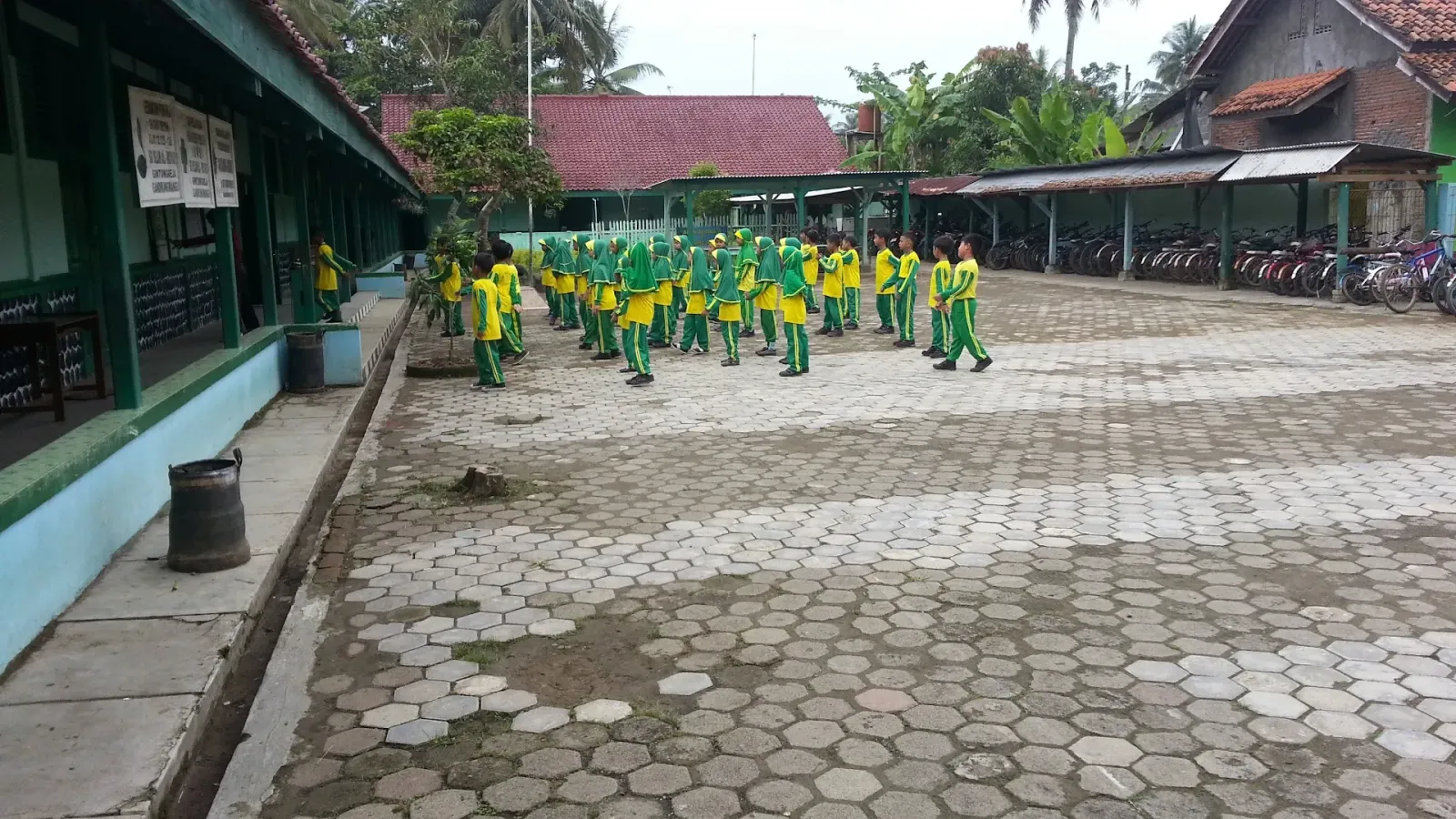 SD Al-Irsyad Gintungreja/masjid