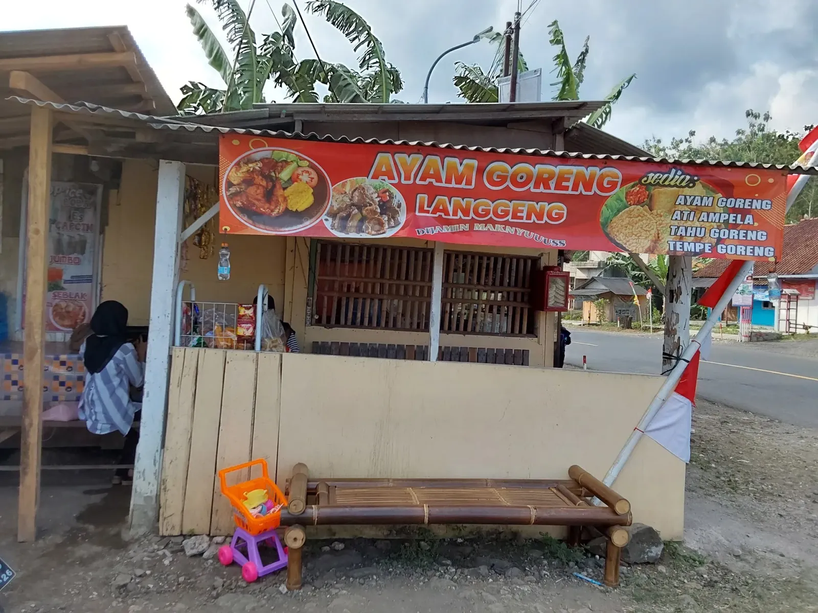 Seblak Bestie dan Ayam Goreng Langgeng