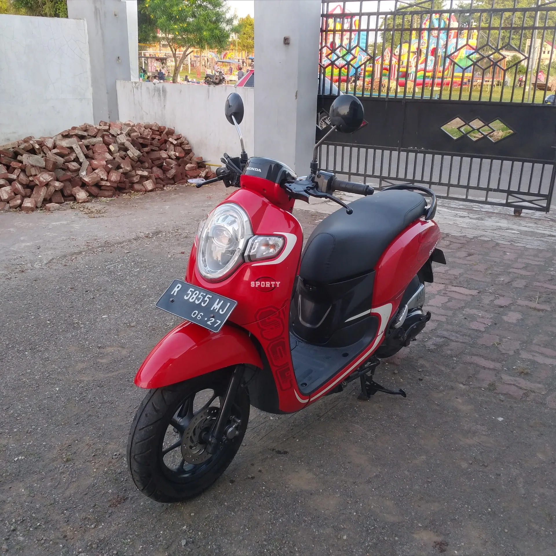 Showroom Bajaj Cilacap