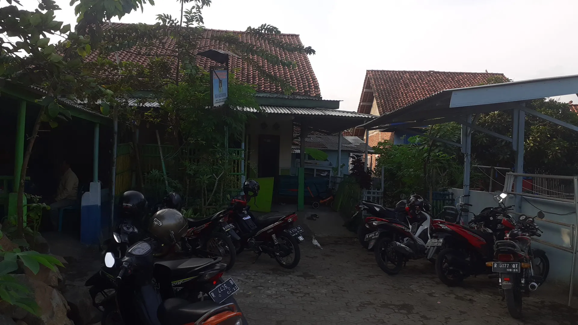 "Sinar Holistic" Terapi Bekam & Pijat Tradisional Bpk Sugiarto