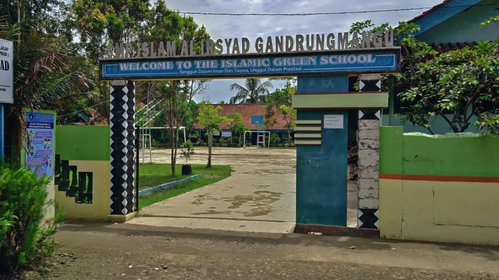SMP ISLAM AL-IRSYAD GANDRUNGMANGU