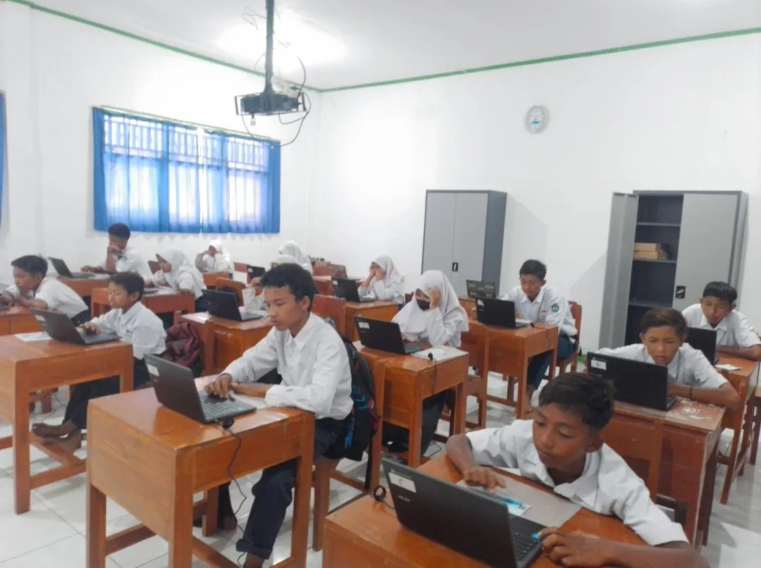 SMP N 1 Satu Atap Kampung Laut