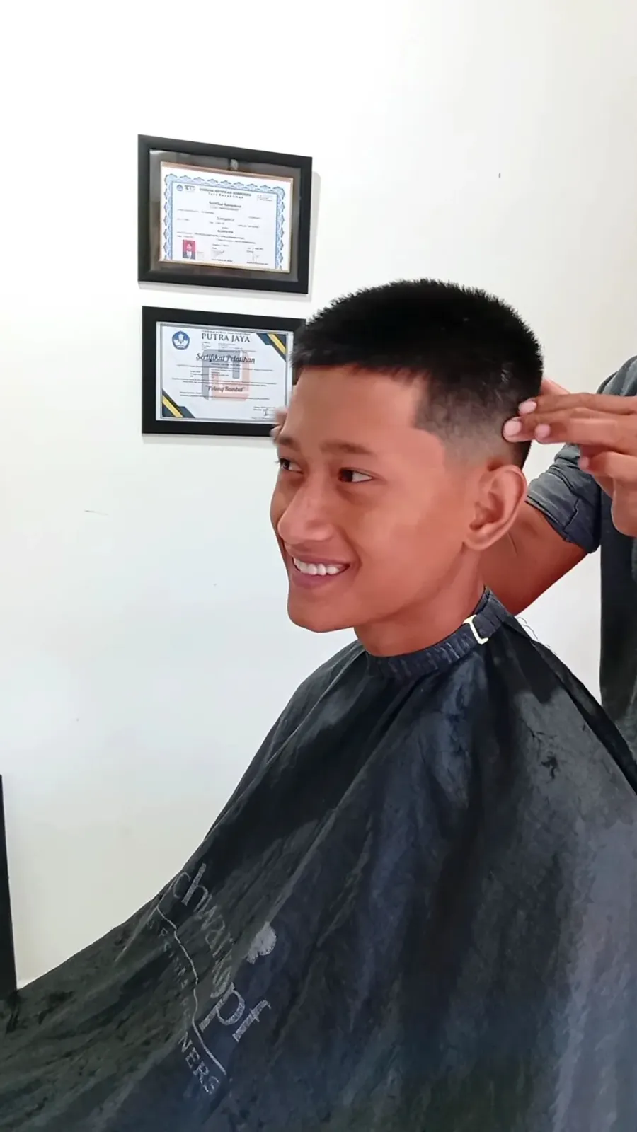 Sol sepatu sendal & pangkas rambut