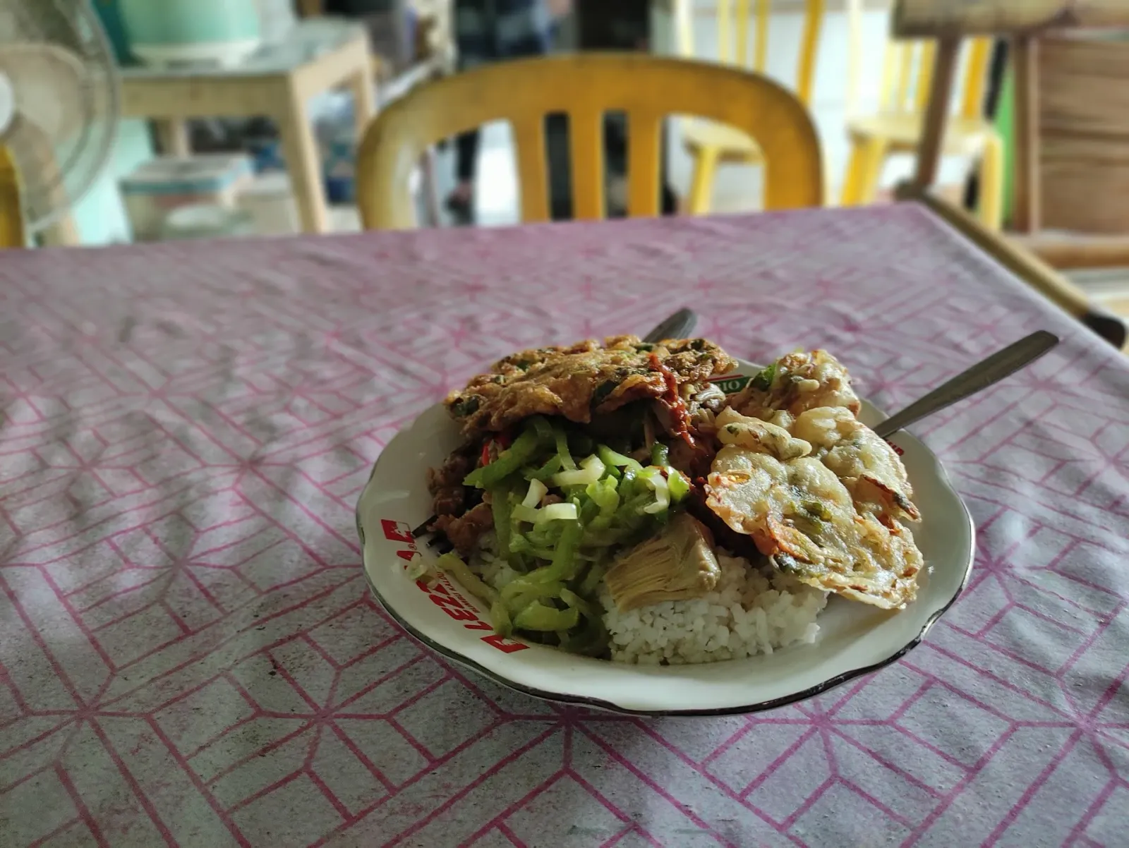 Soto Ayam & Rames Mak Ratmi Stasiun Kebasen