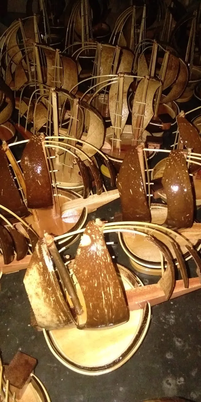 Souvenir gantungan kunci batok kelapa