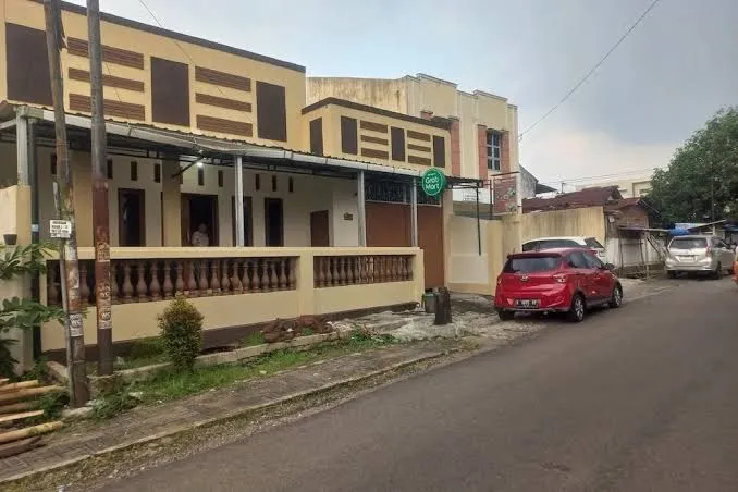 SPOT ON 93917 Homestay Adreena Syariah