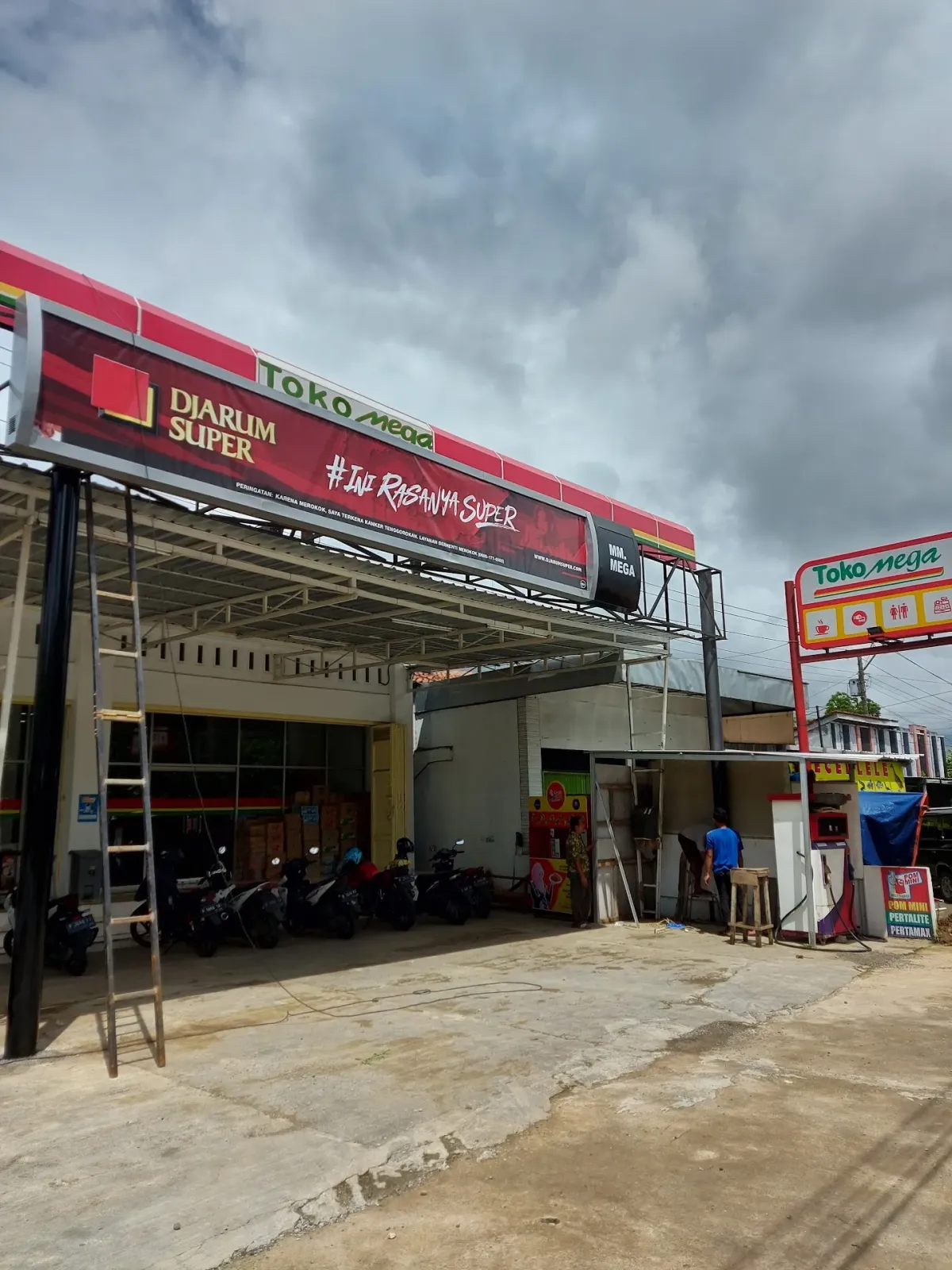 SWALAYAN "TOKO MEGA"