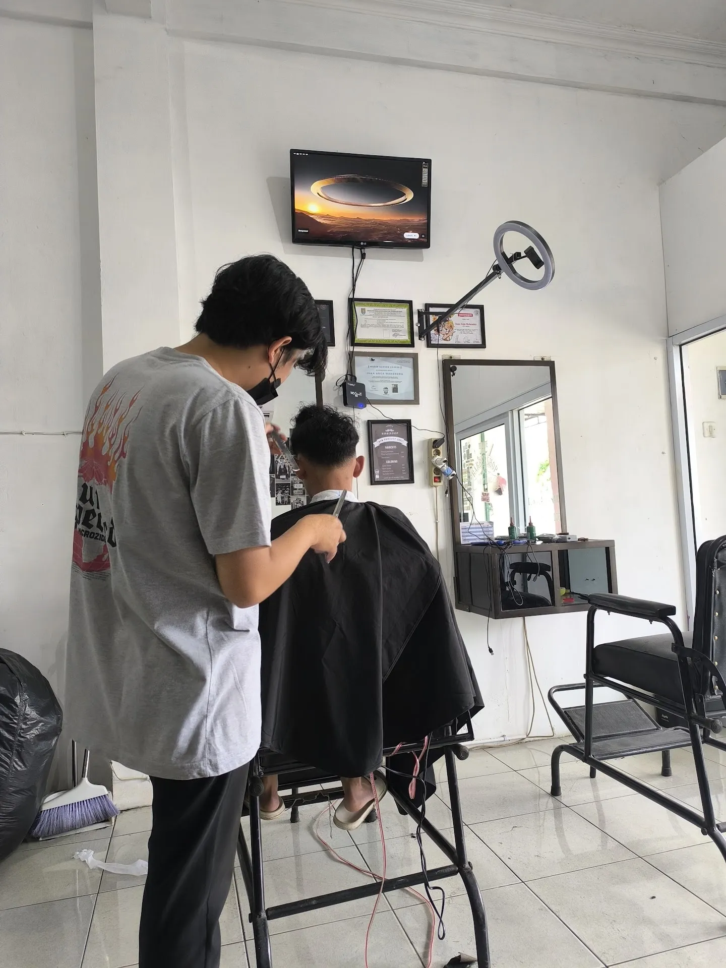 SYMETRIS BARBERSHOP MAOS