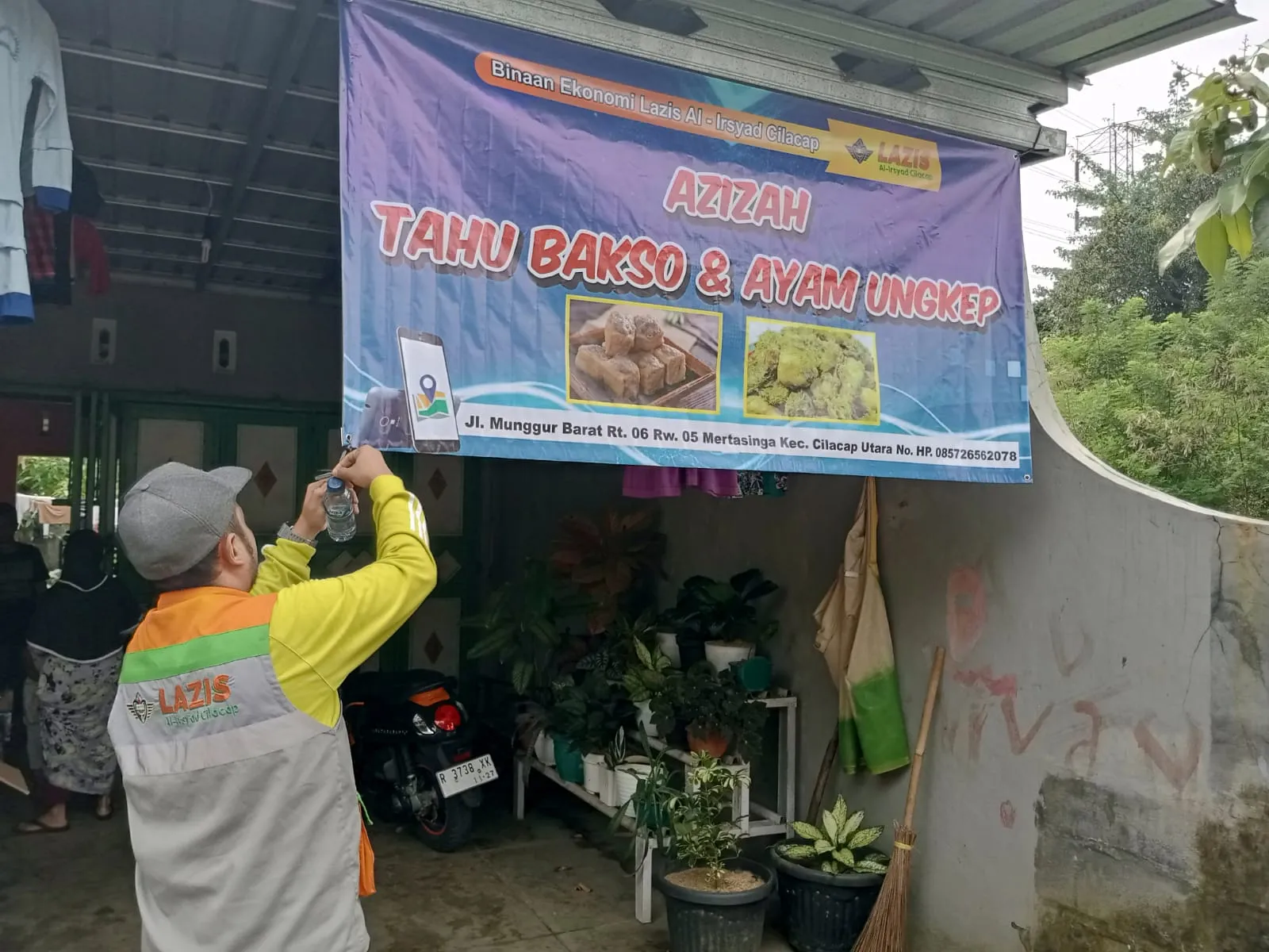 Tahu Bakso dan Ayam Ungkep AZIZAH