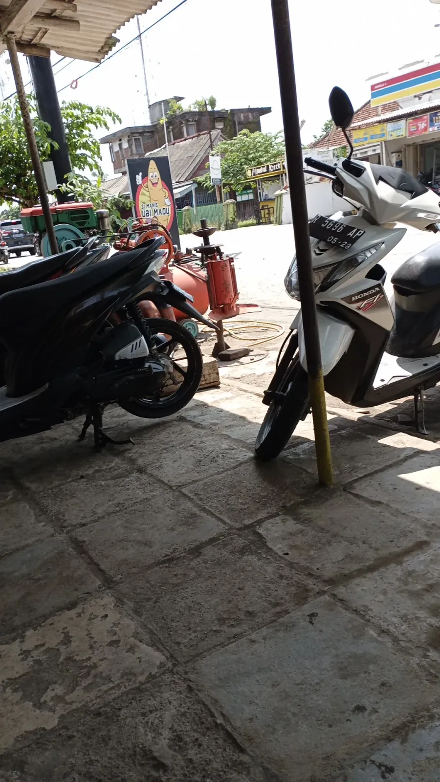Tambal Ban Motor - Mobil Terminal Adipala