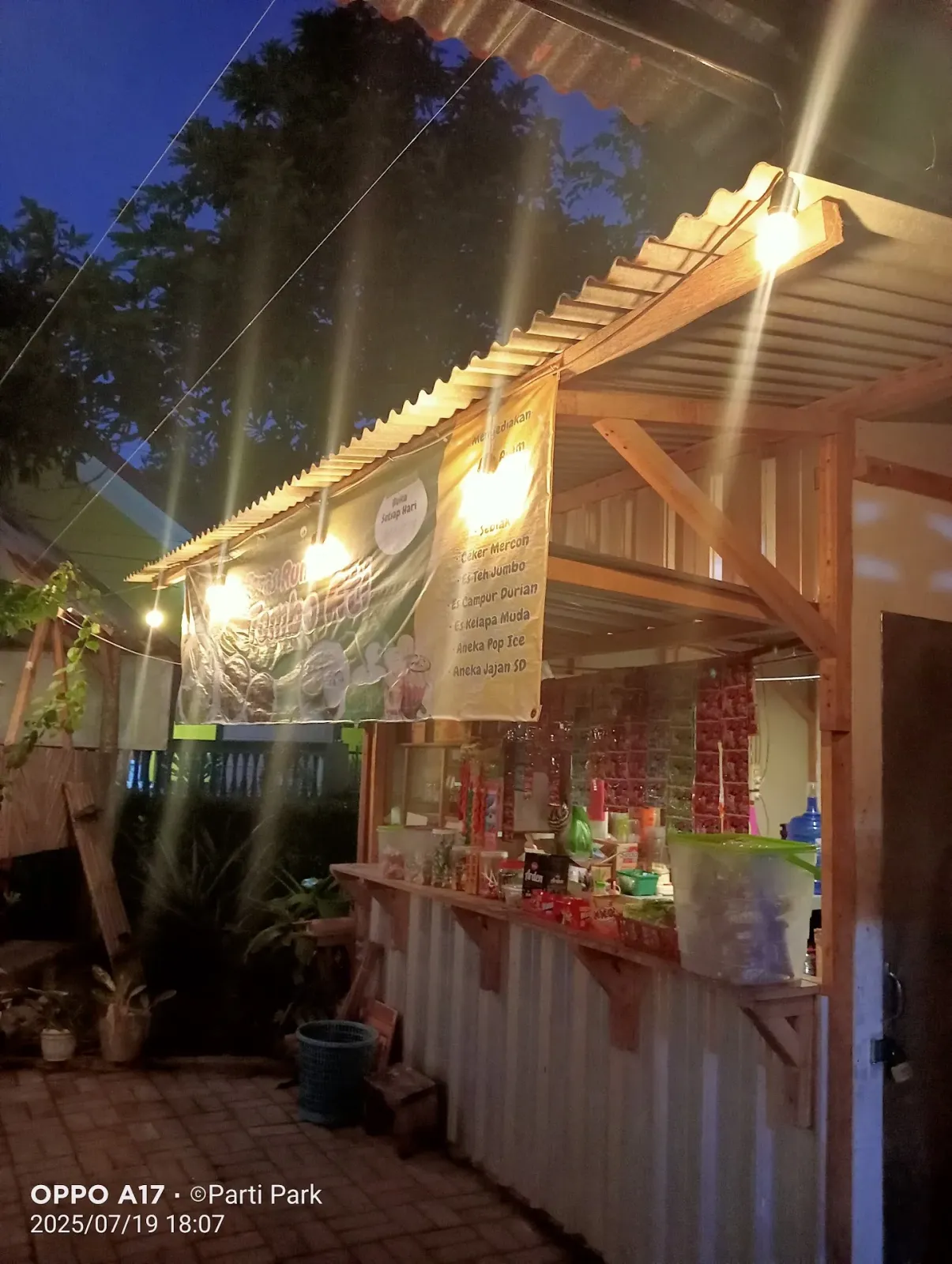 Teras Rumah "Tombo Ati"