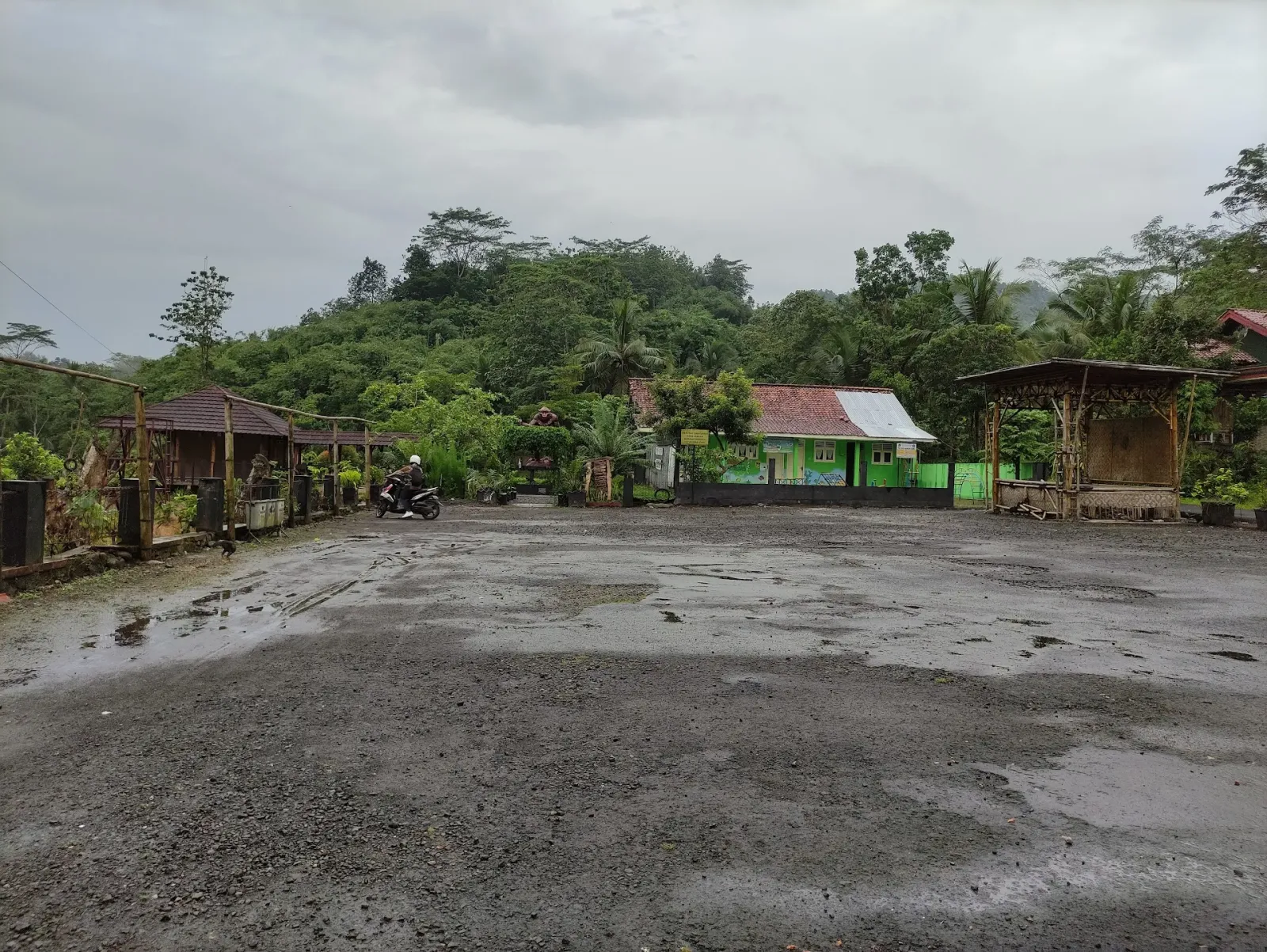 Terminal Parkir Rekreasi Cikakak