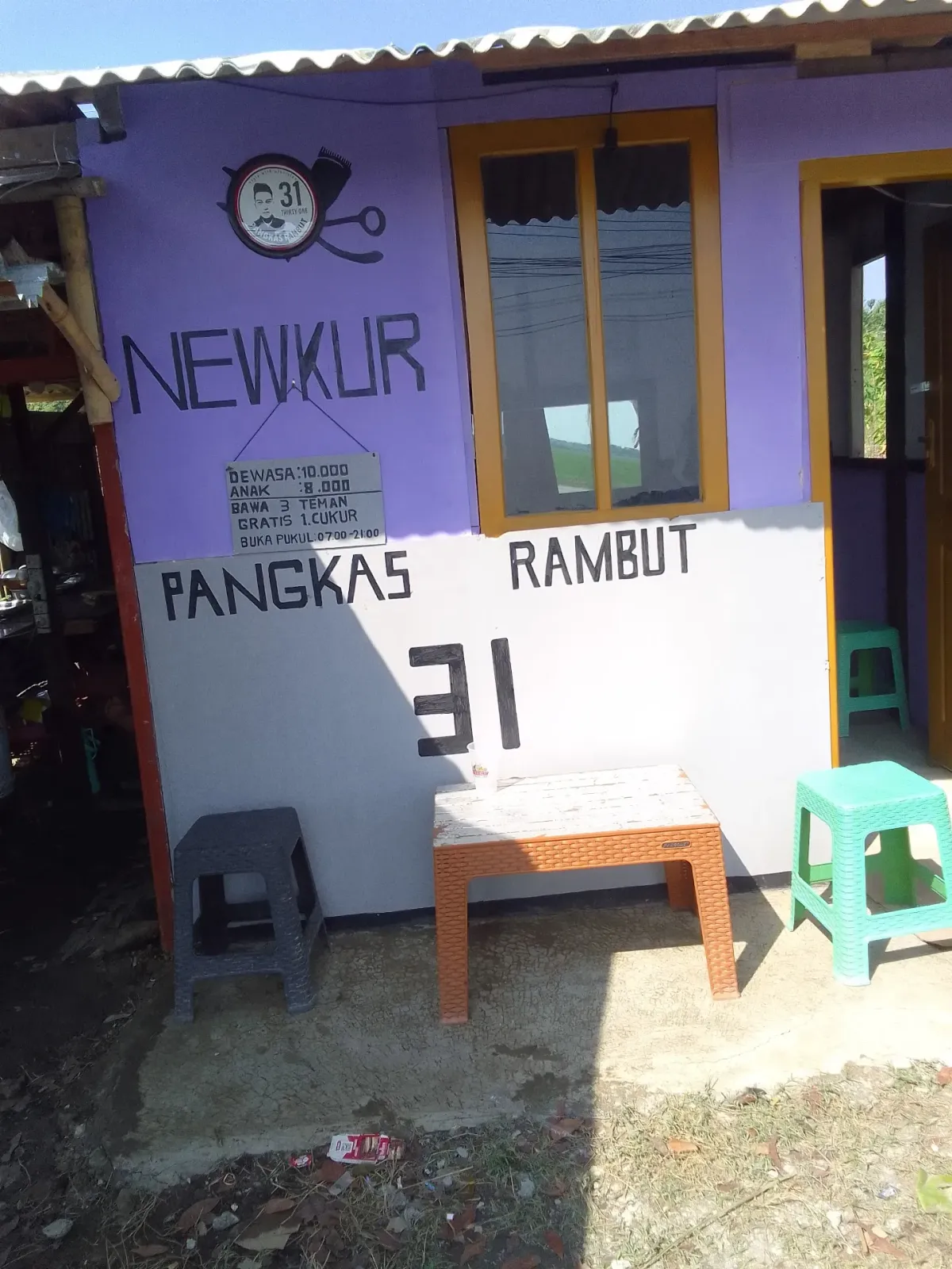 Thirty-one pangkas rambut
