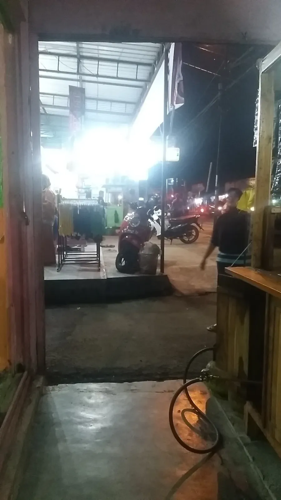 Toko Baju Mata Air