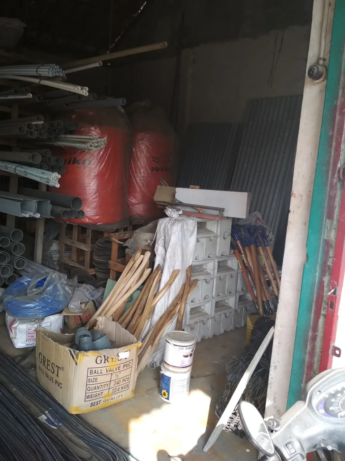 Toko Besi & Laundry Tanjakan