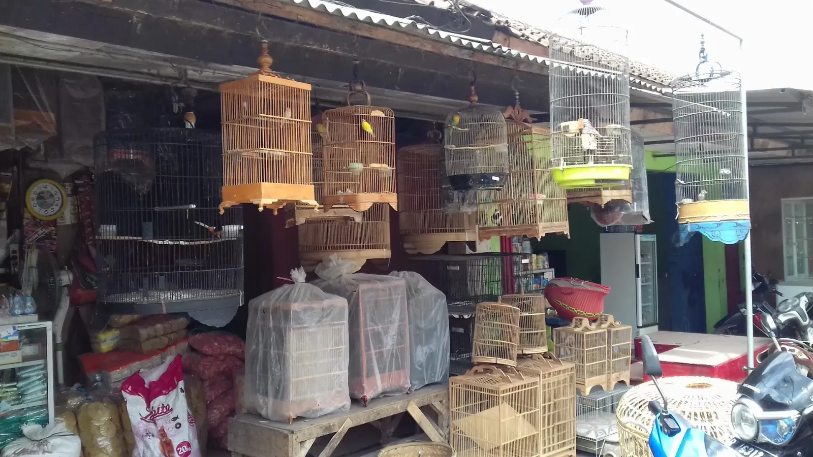 toko bumbu dan pakan burung mas dwi