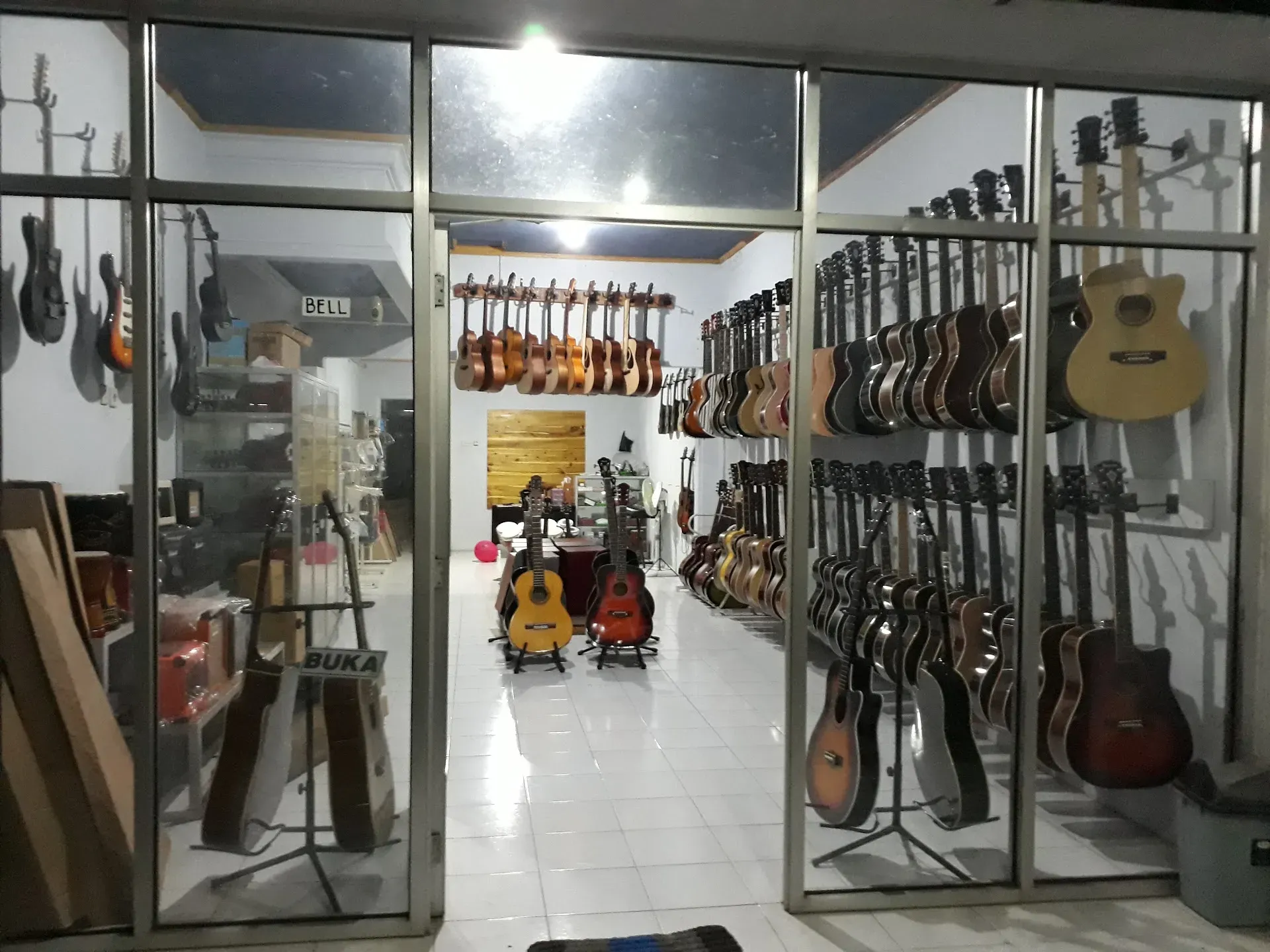 Toko Gitar Cilacap Bangkit Musik 4