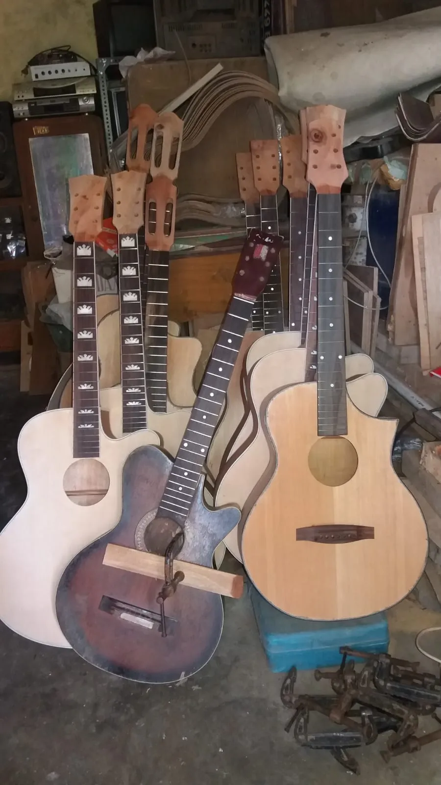 Toko Gitar dan Service Elektronik Pak Warno