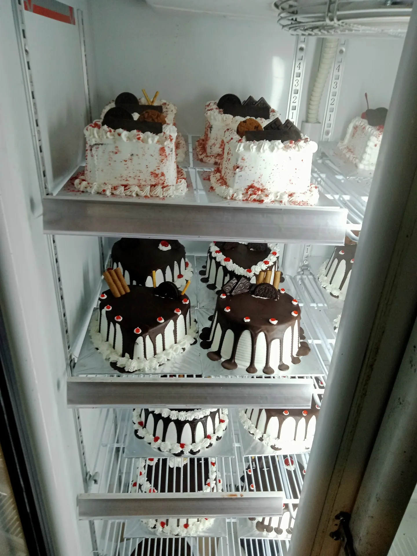 Toko Kue & Bolu Aulia Cakes
