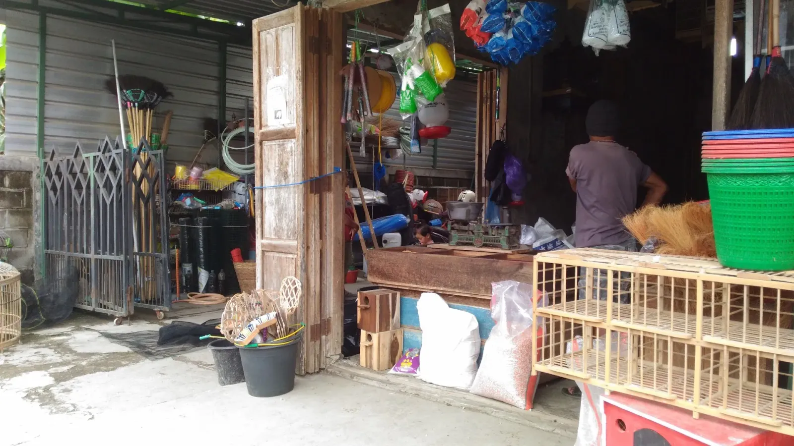 Toko pakan burung .sangkar dll