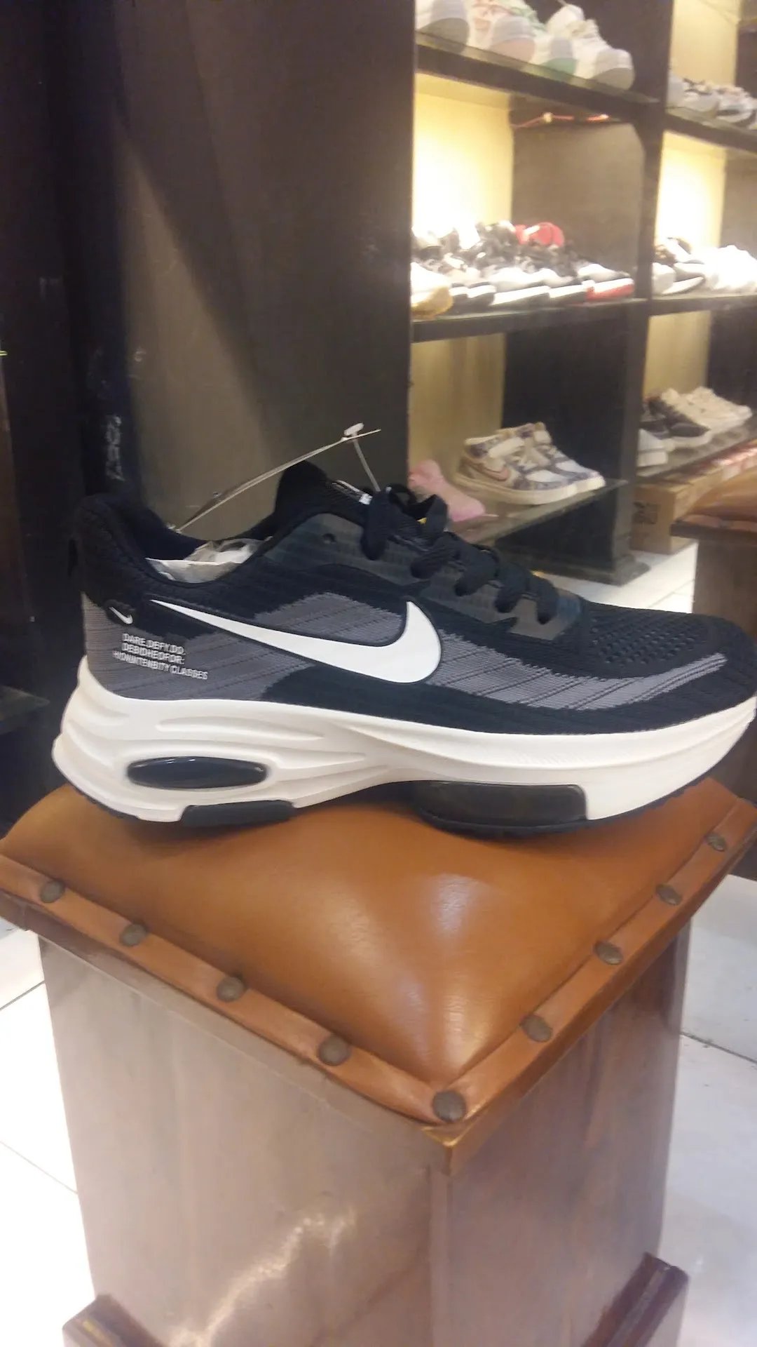 Toko sepatu daiso