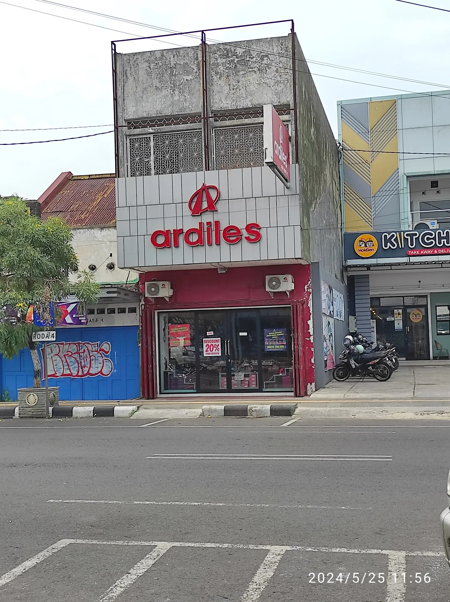 Toko Sepatu Ellariza