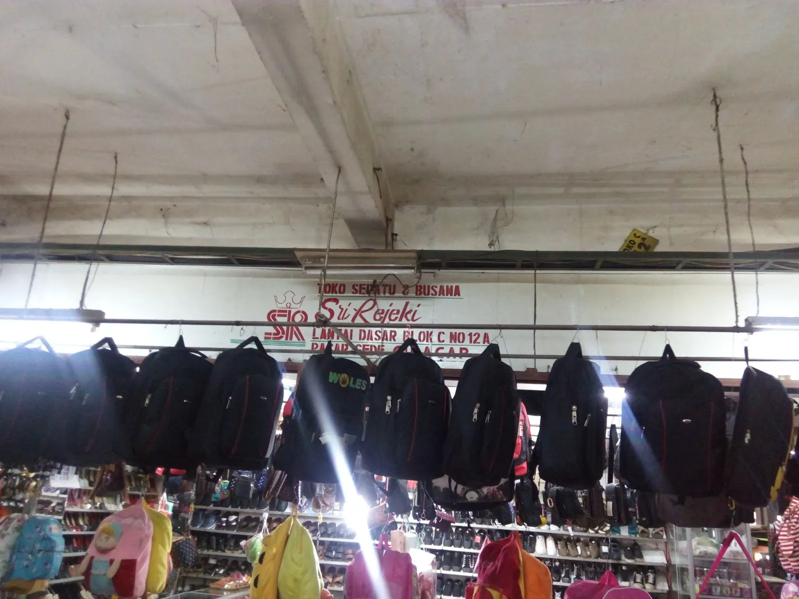 Toko Sepatu Sri Rejeki