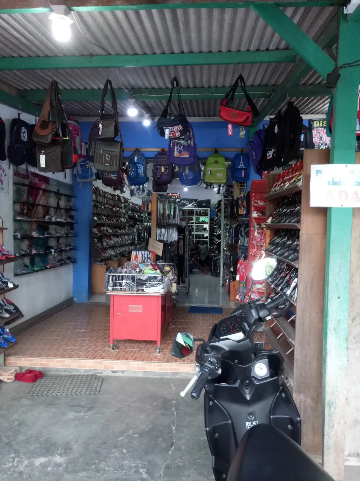 TOKO SEPATU & TAS TIGA PULUH