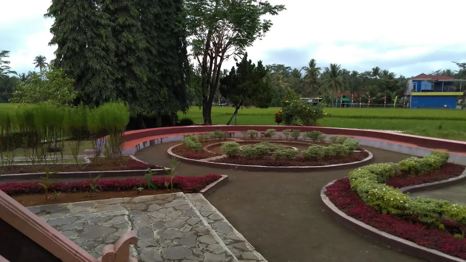 Tugu Perbatasan Jawa Tengah