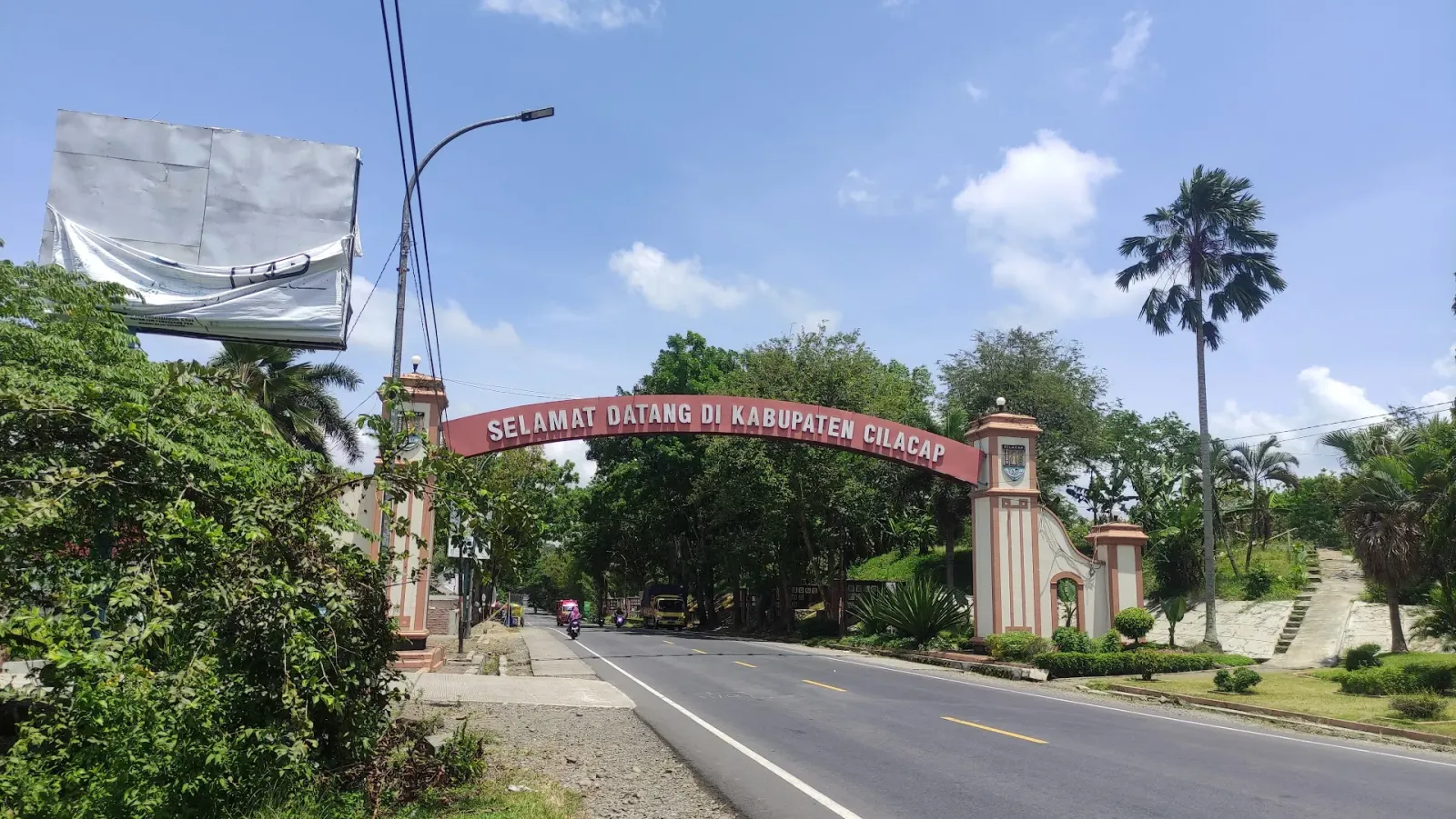 Tugu Perbatasan Kabupaten Cilacap