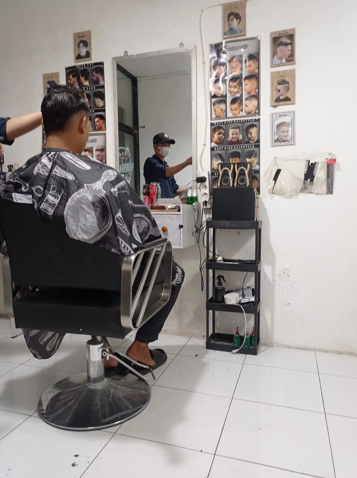 Tukang Cukur Potong Rambut REY BARBERSHOP