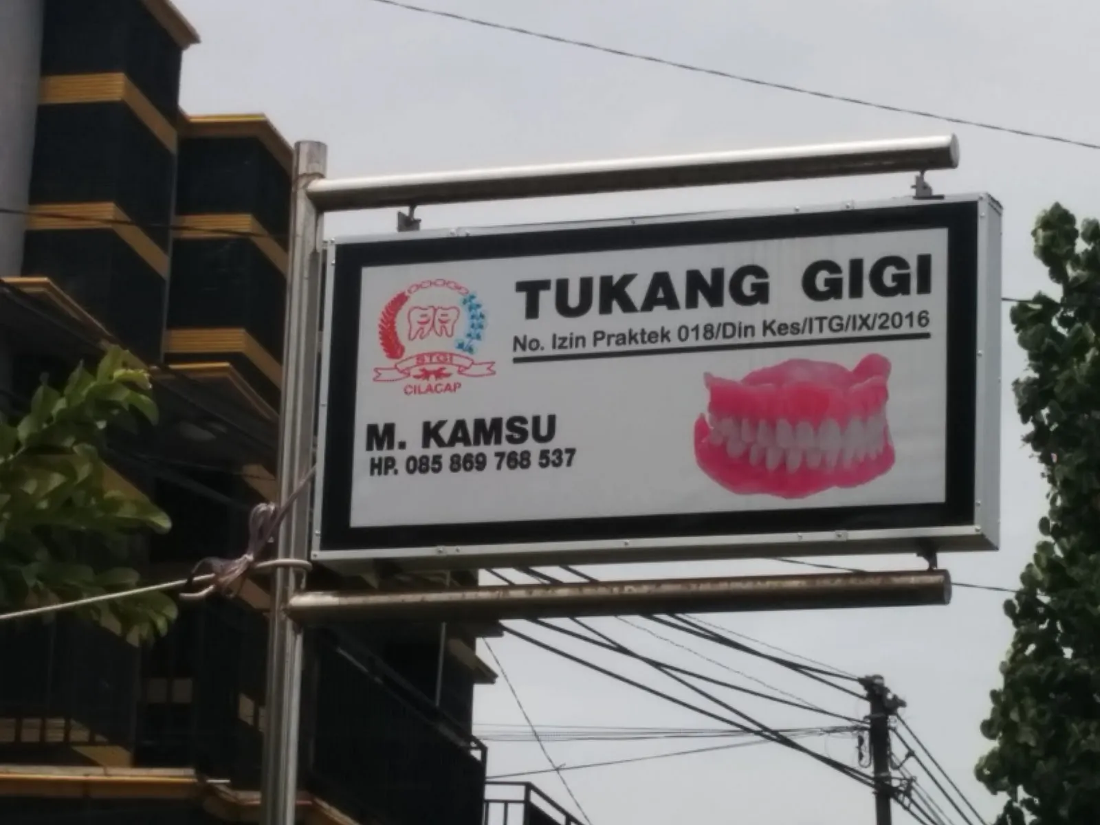 Tukang Gigi M. Kamsu