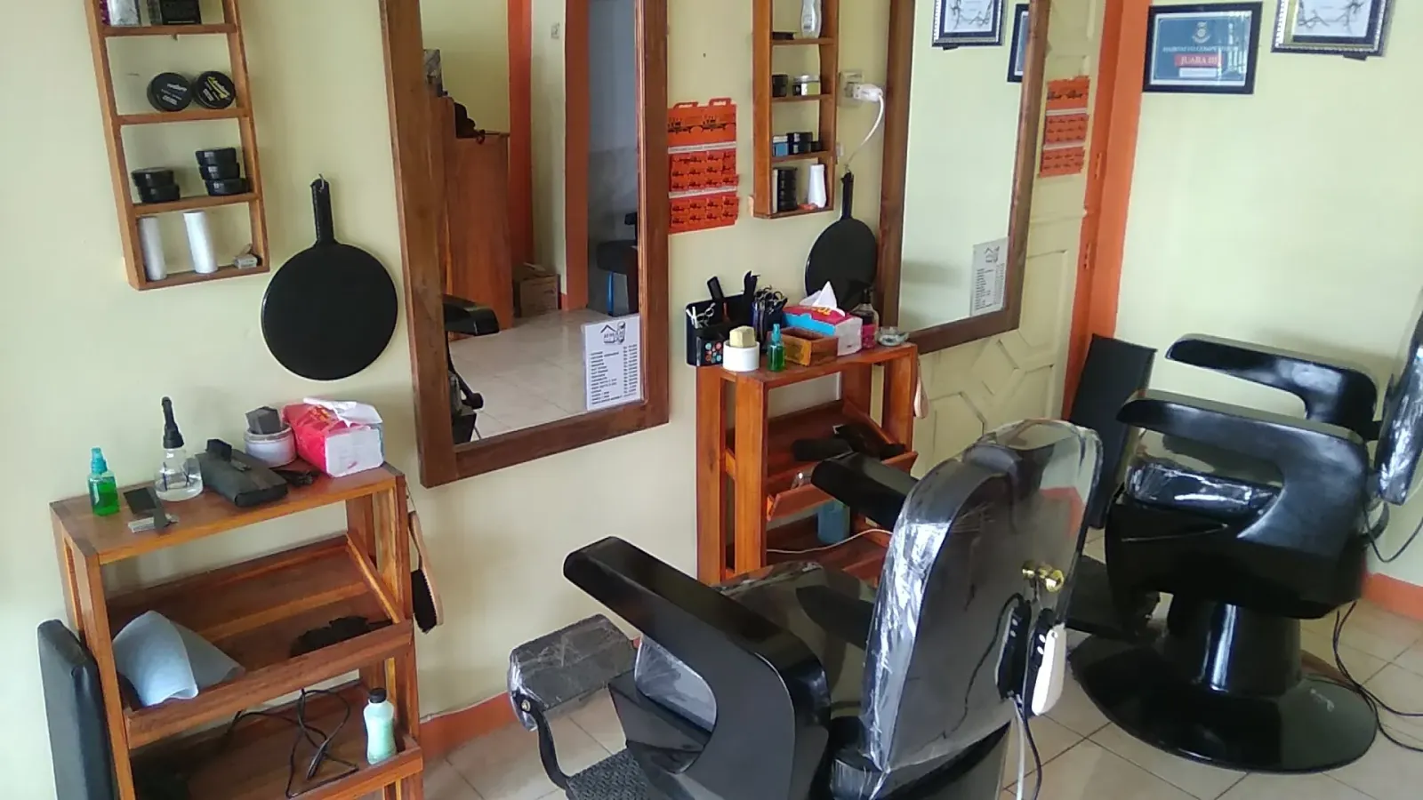 UMAH CUKUR Barbershop Wangon