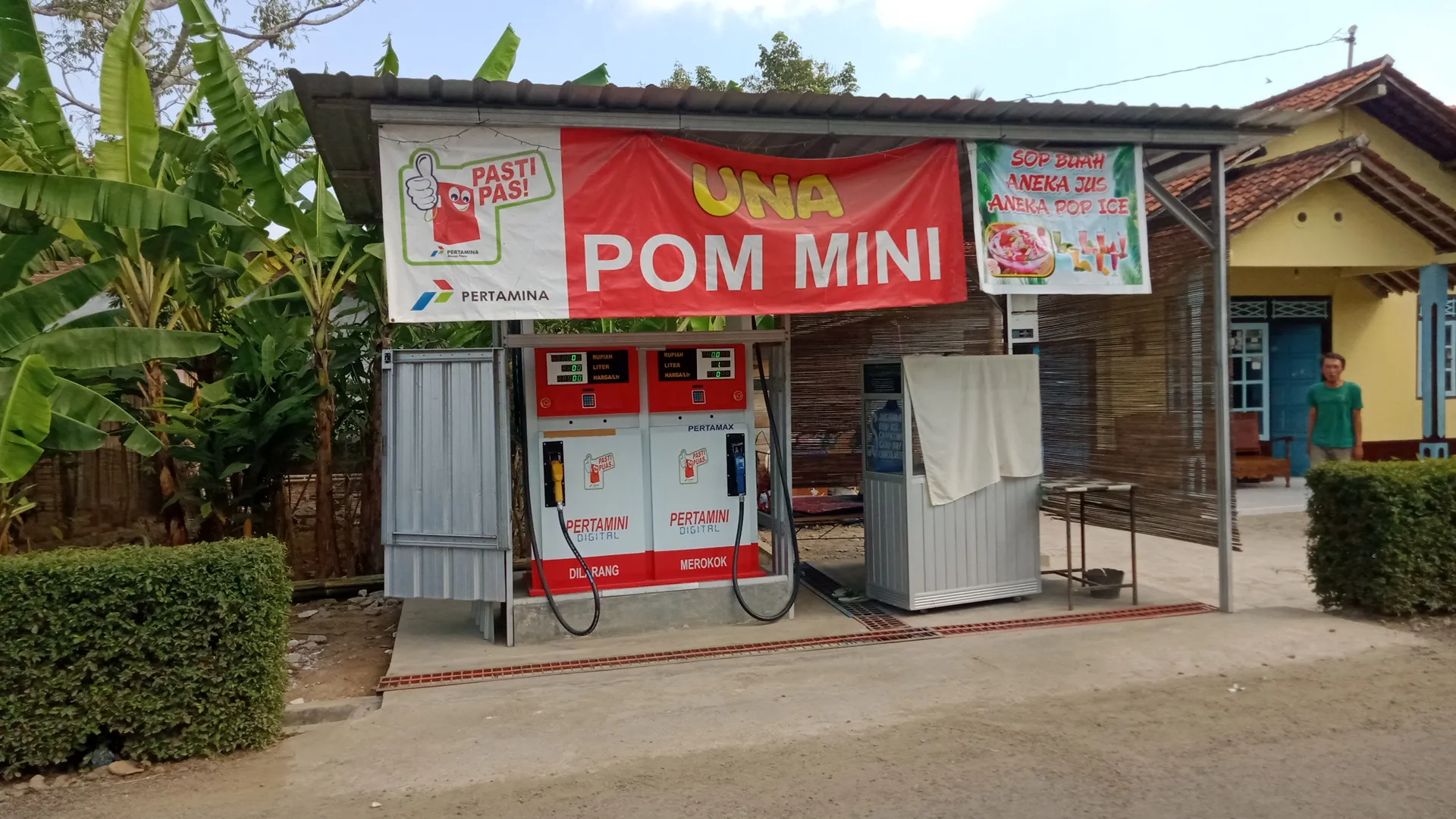UNA POM MINI, JUS, SOP BUAH, MIE LAHAR.
