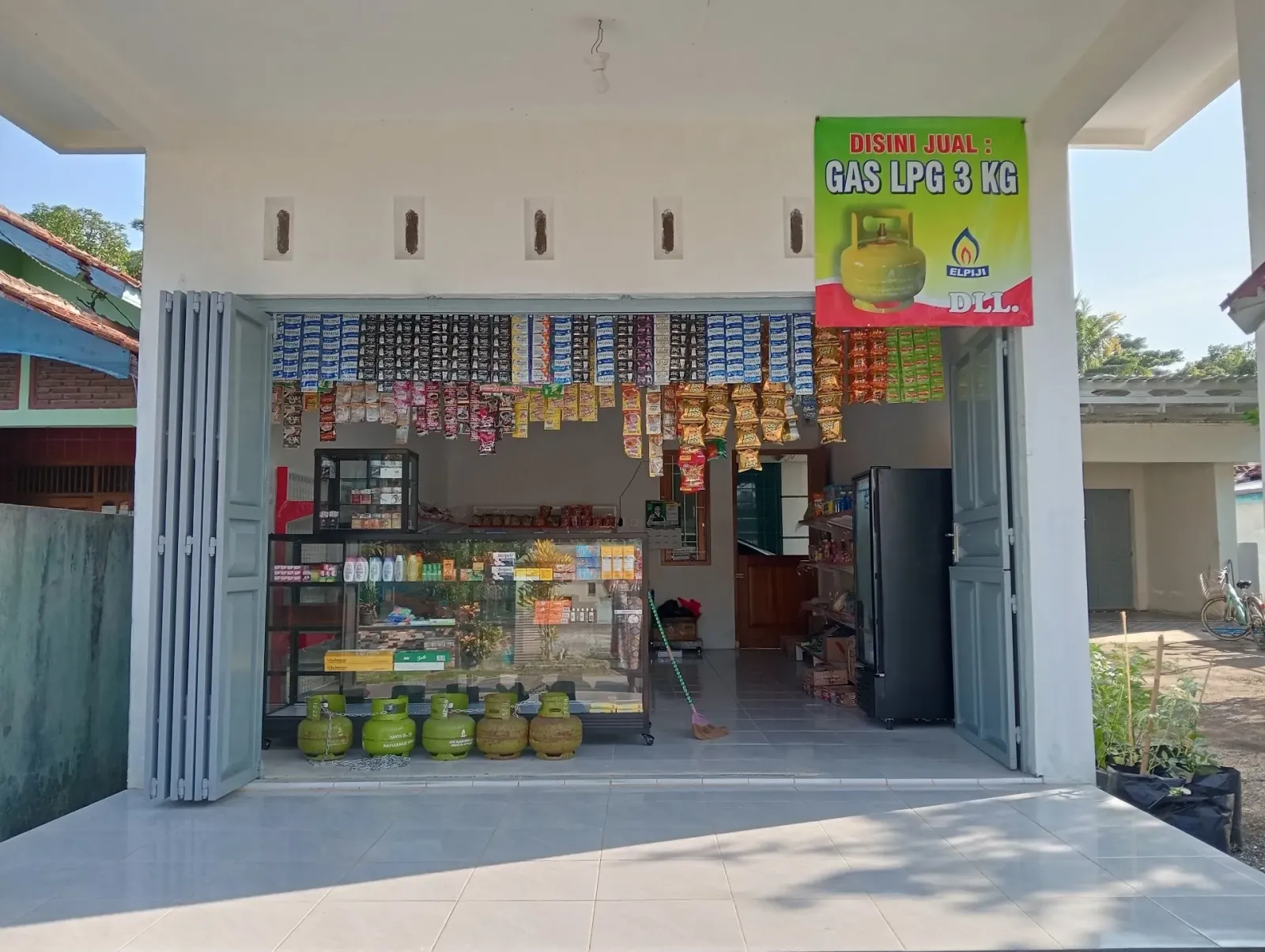 Uri Mart shop