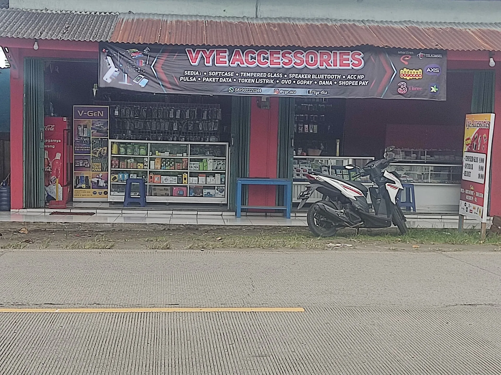 VYE ACCESSORIES.