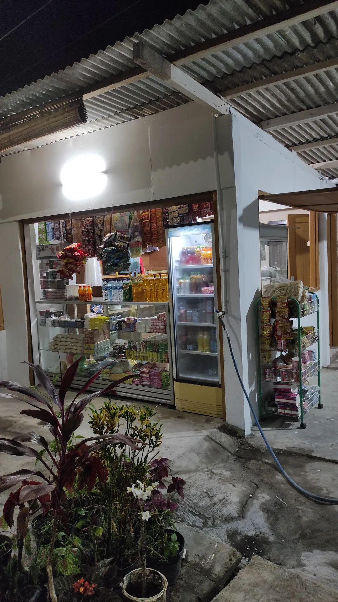 Warkop dan gorengan Bu Rus