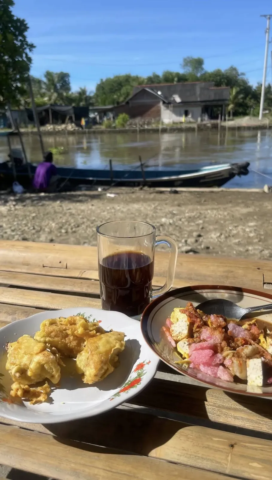 Warkop pojok Bu Yatmi