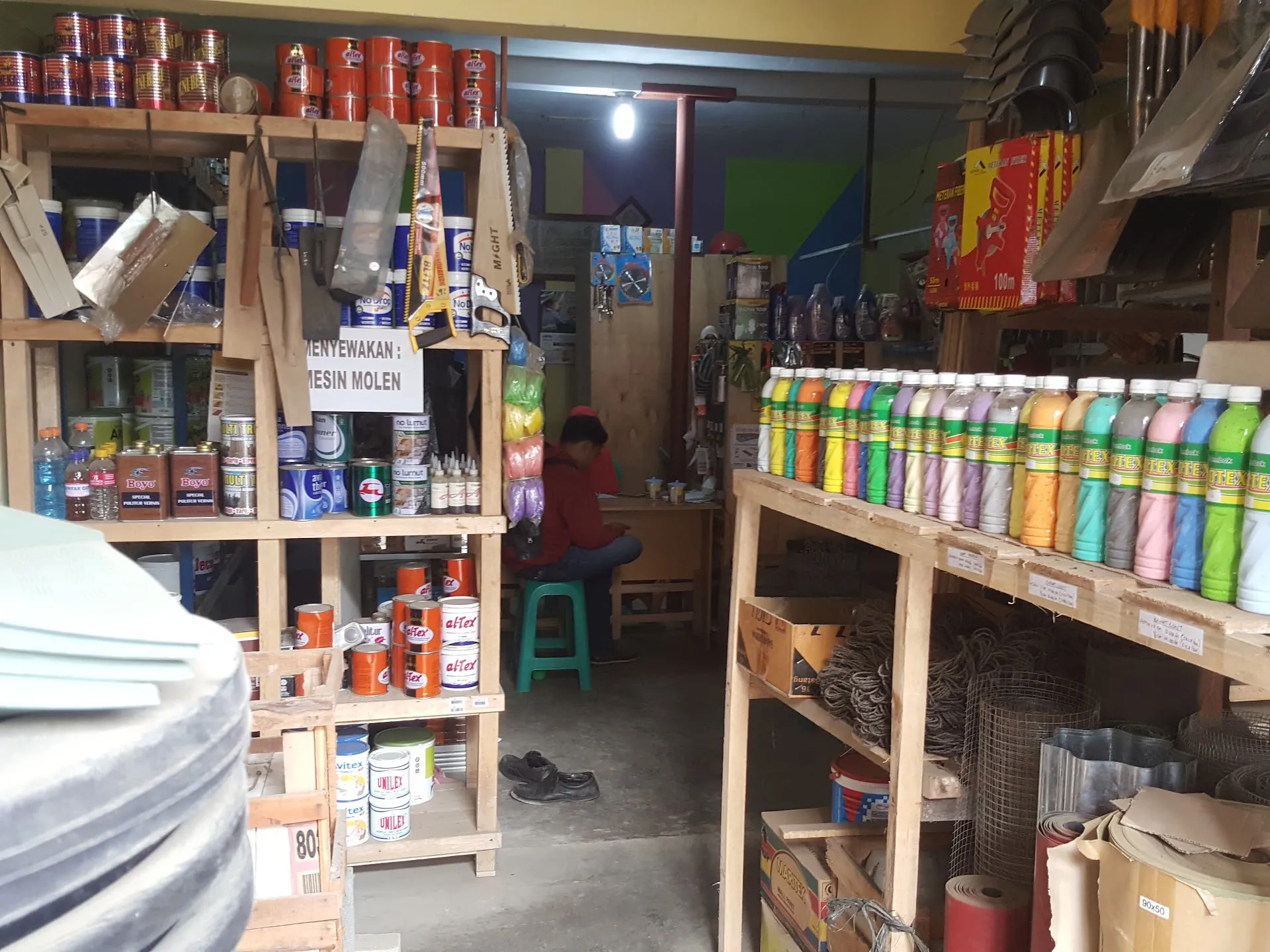 Warung Bangunan Cabang Kuripan