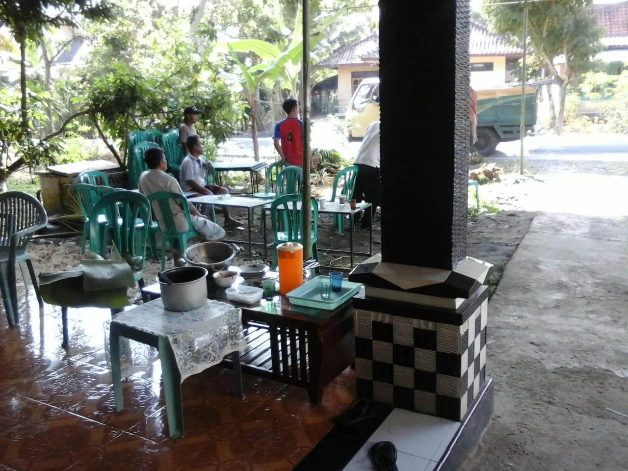 Warung Ibu Yati Putri Bungsu Menjual Makanan dll