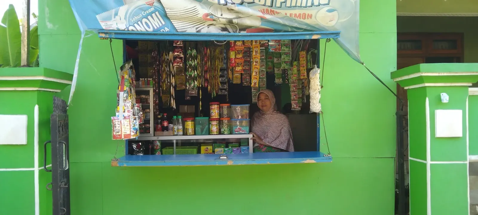 Mba Novi's Grocery Store