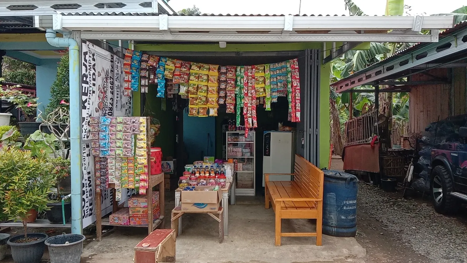 Warung kelontong "ROMANTIN"