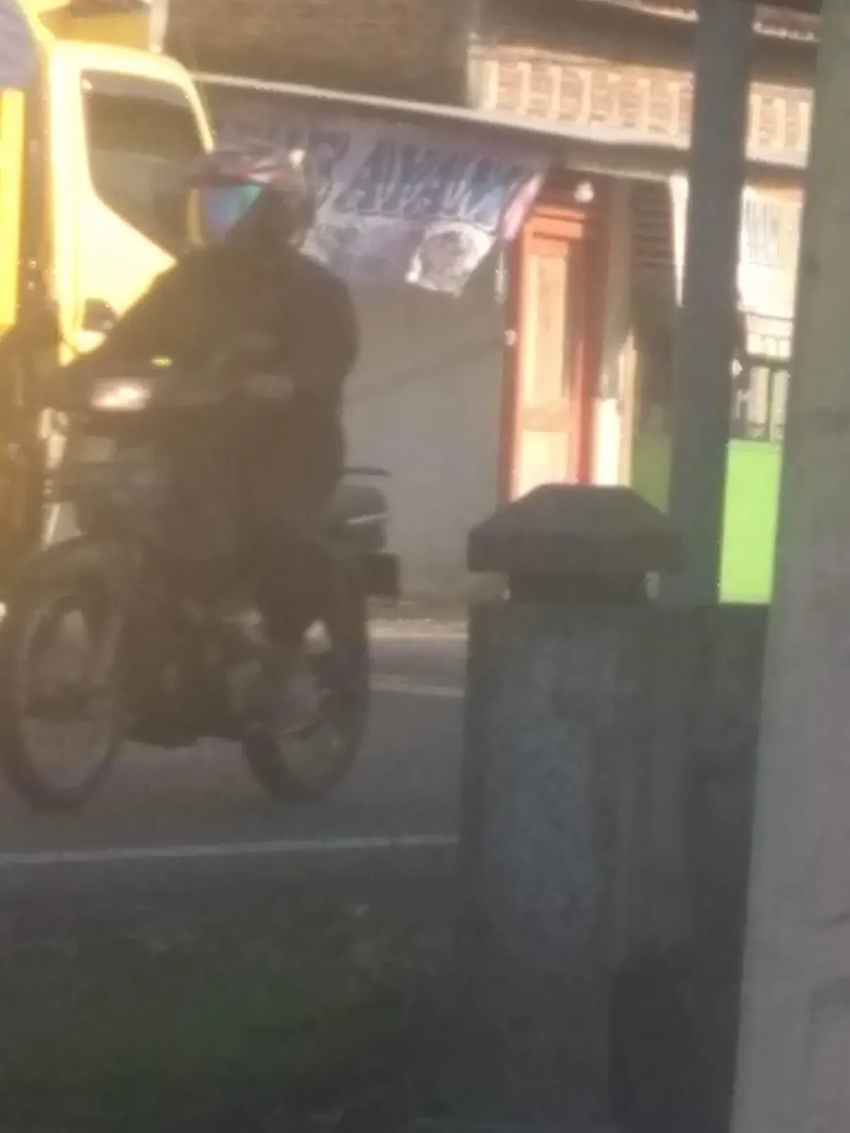 Warung Keripik Dan Mie Ayam Bang J