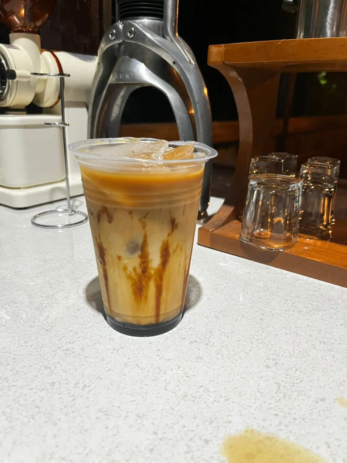 WARUNG K’KANG Kesugihan kopi angkringan