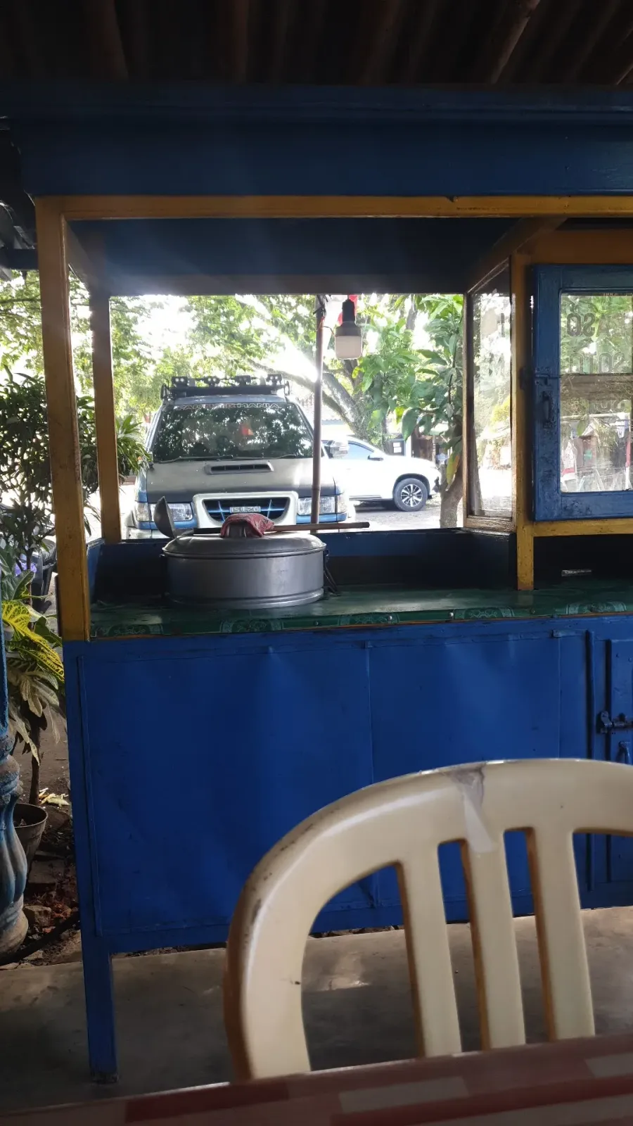 Warung Kopi Peyek Kripik Srandil