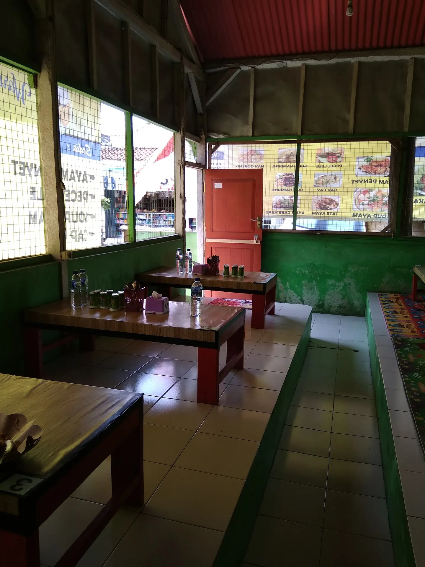 Warung Lesehan "MORO TRESNO"