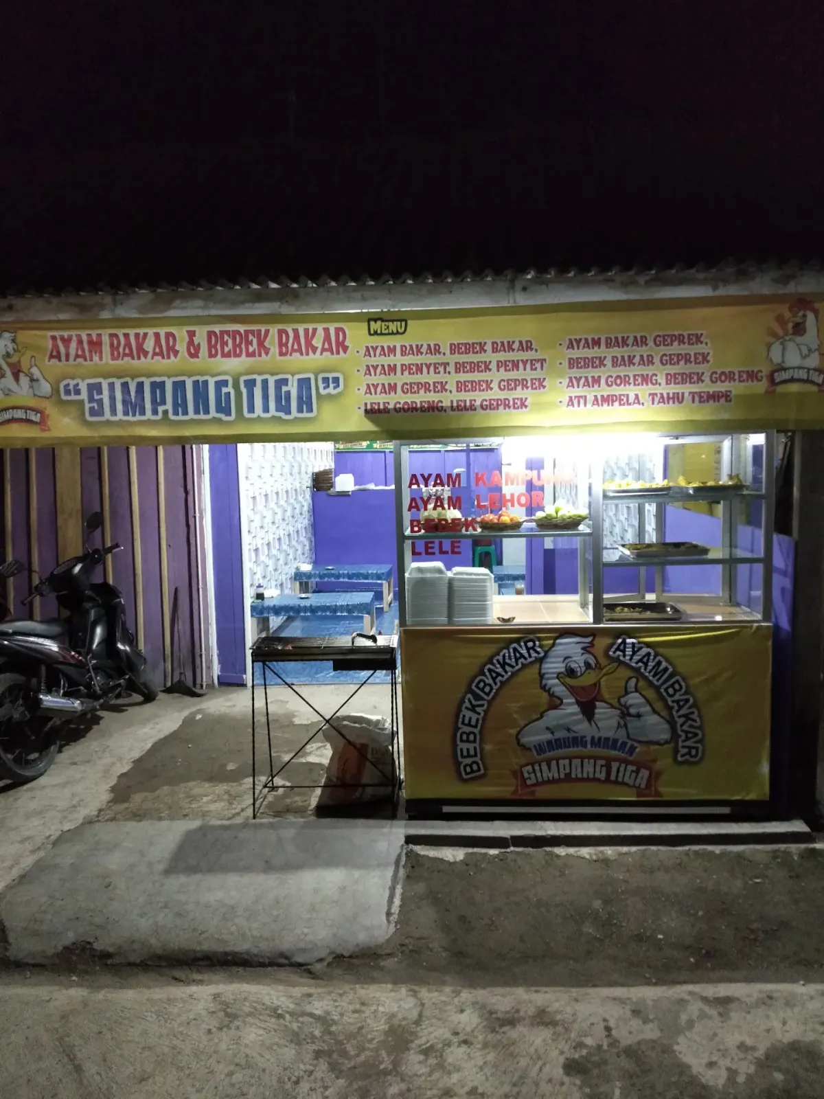Warung lesehan simpang tiga