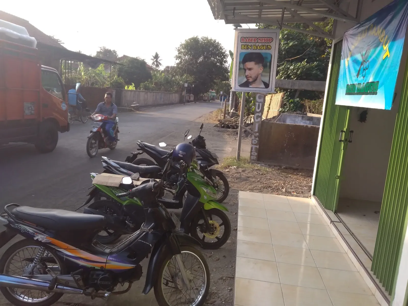 Warung Mak nyoss