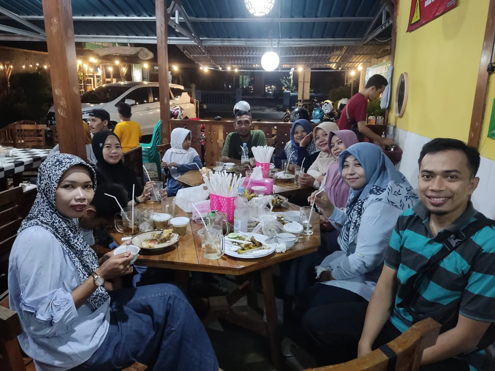 Warung Makan Bebek, Ayam kampung, Ikan goreng "Mba Nani"