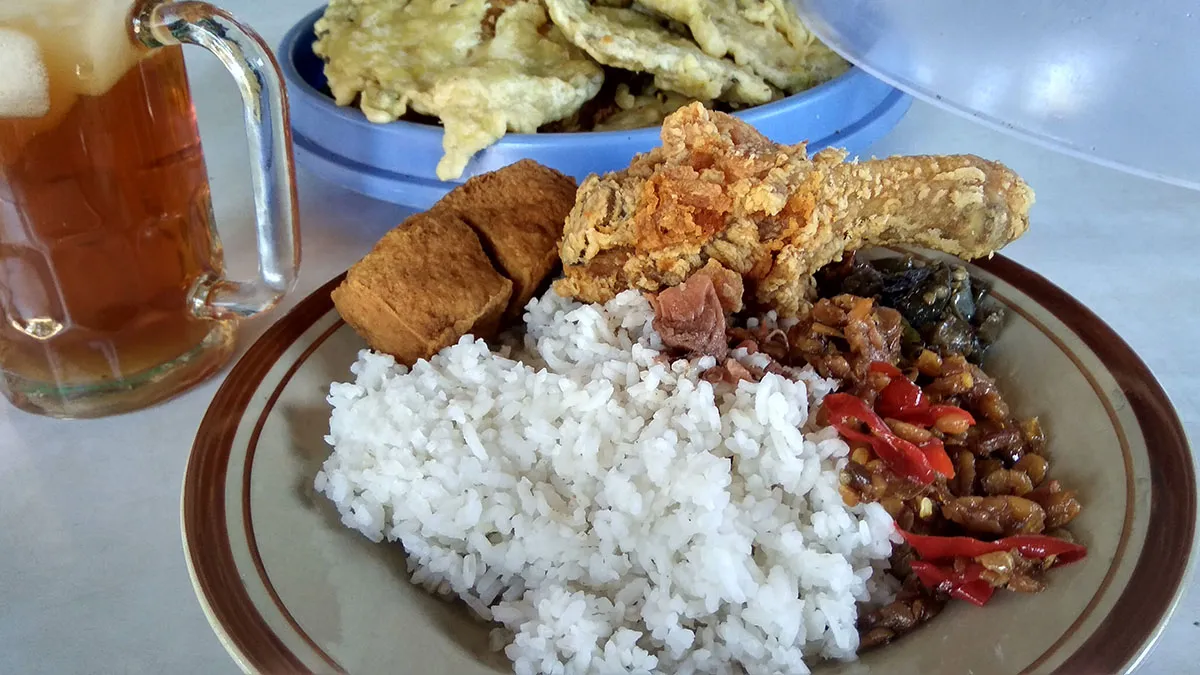 Warung makan belakang BNI Kroya